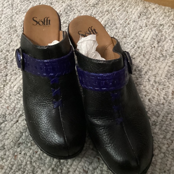 Sofft Leather Clogs - Picture 2 of 7